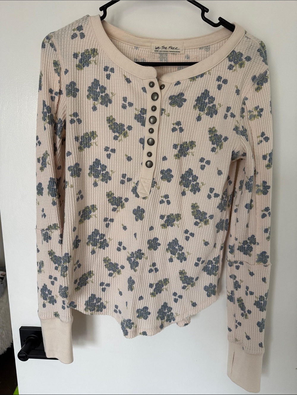 Free People Cream Floral Snap Henley Thermal - Like New!!
